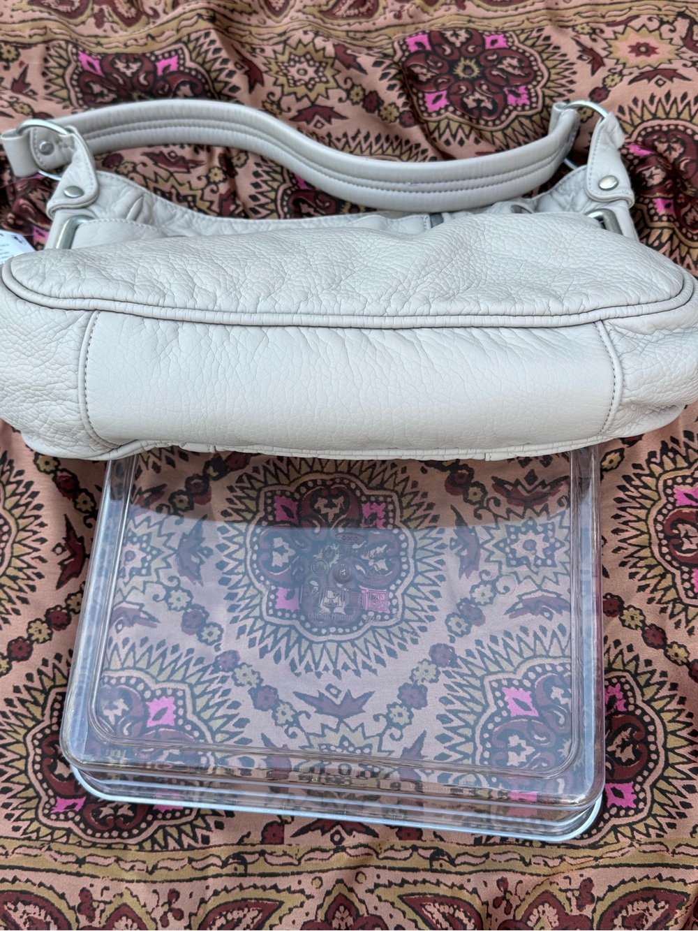 BDG by Urban Outfitters Taupe Shoulder Bag

Smoke/Pet Free - Picture 8 of 10